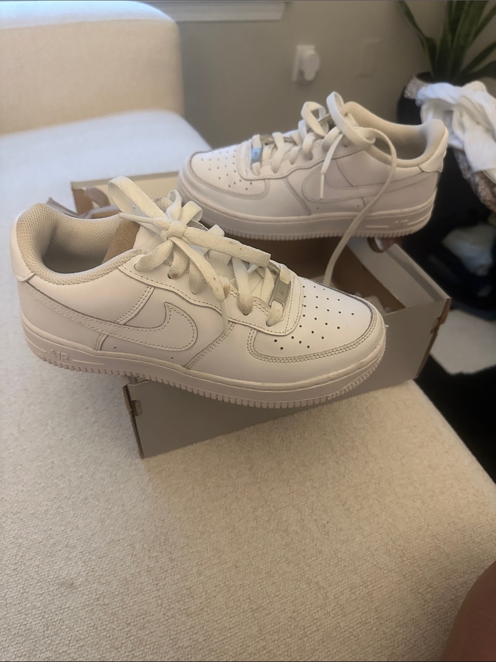 Nike Kids White Low-Top Sneakers (Youth)
